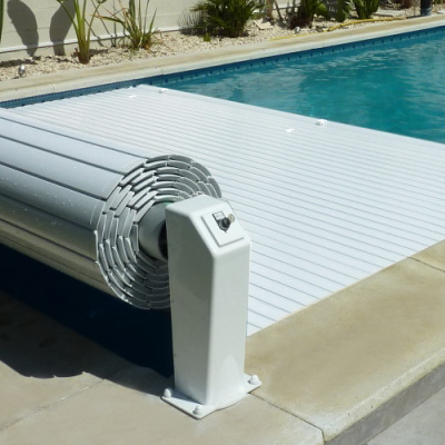 Persiana elevada para piscina NEO