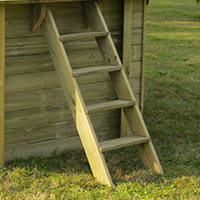 Escalera madera piscinas sunbay