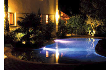 Piscina con proyector LED Eolia Piscina con proyector LED Eolia